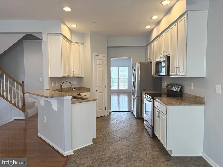 2911 Lomond Pl — Photo 4