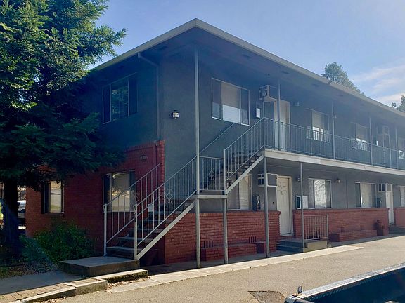 2nd image of 140 Oak St #2
