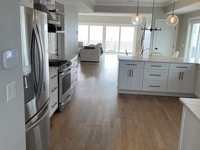 25 Beach Rd W — Photo 7