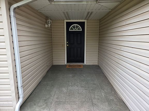 3rd image of 1631 N Burton Ave