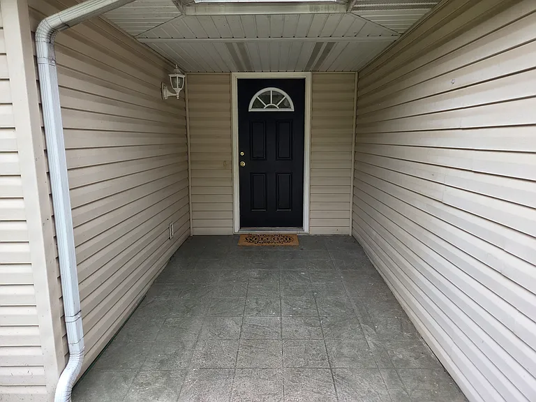 1631 N Burton Ave — Photo 2