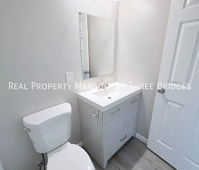 28 Redwood Dr — Photo 3