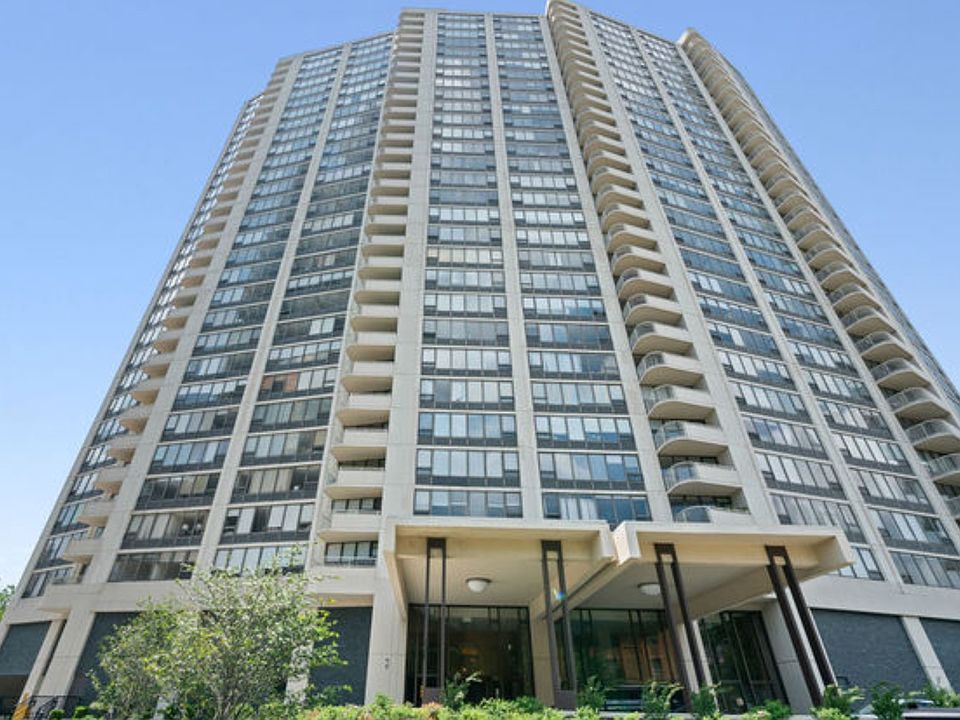 1st image of 3930 N Pine Grove Ave APT 2603