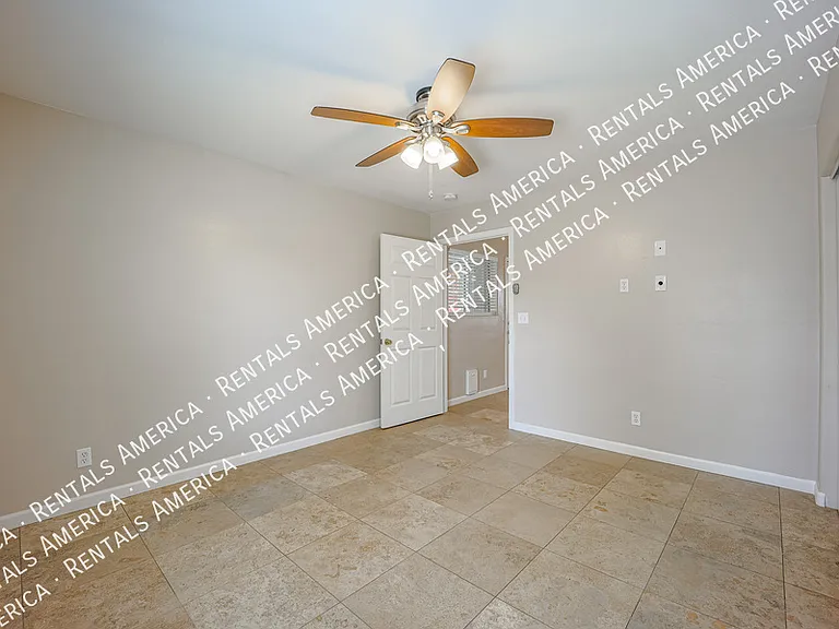 771 E Laredo St — Photo 8