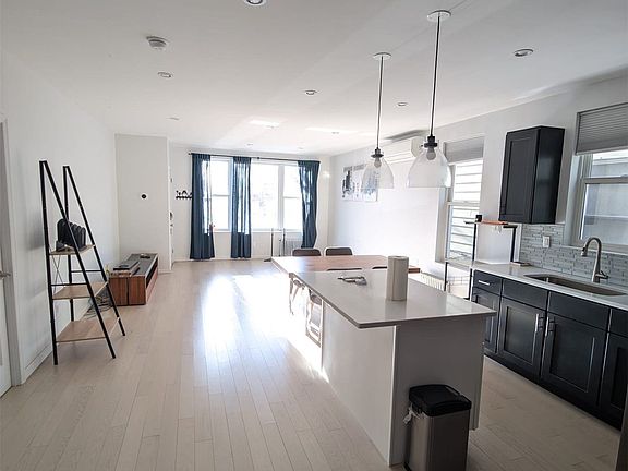 4th image of 1119 65th St Floor 1