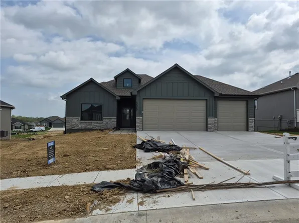 4525 145th Ter, Basehor, KS 66007