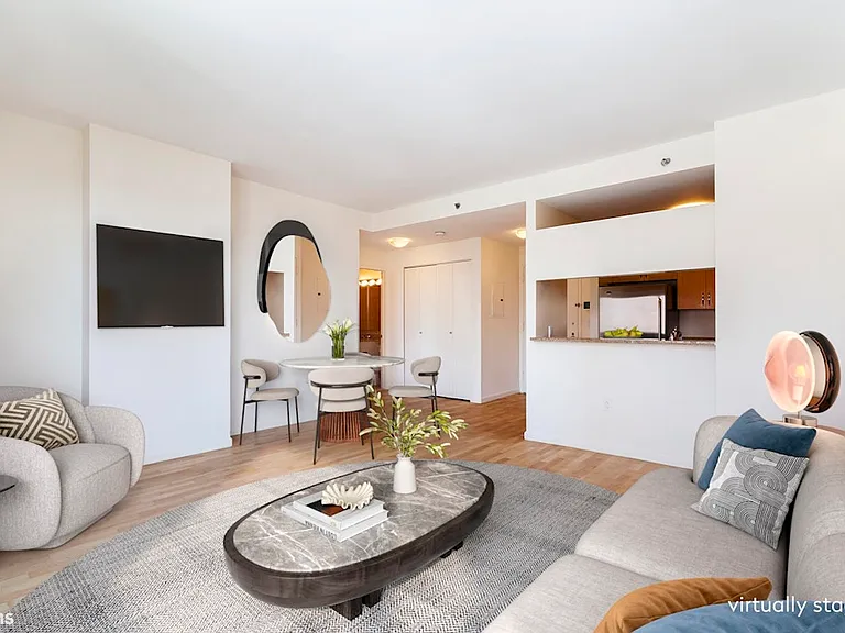 250 E 30th St #8J — Photo 2