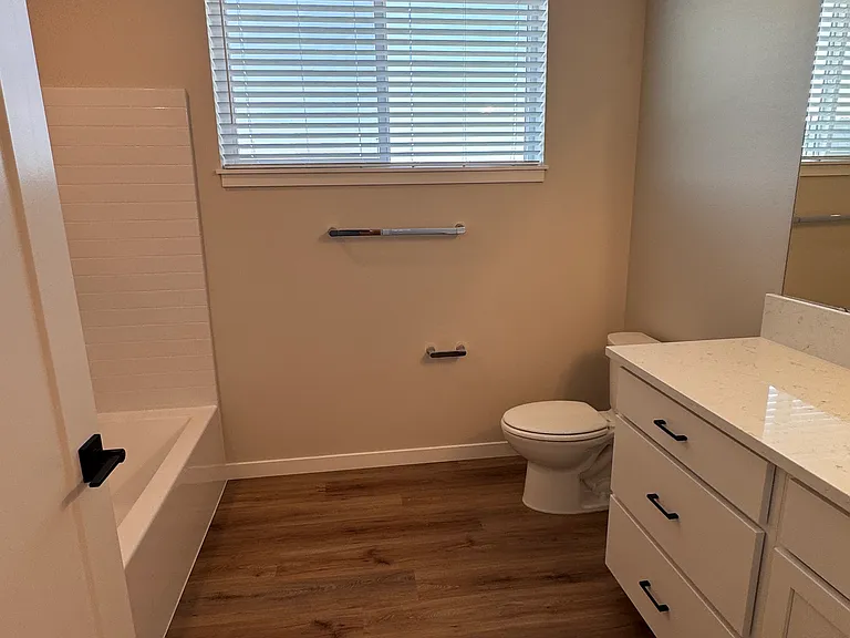 896 E Railroad Ave — Photo 15