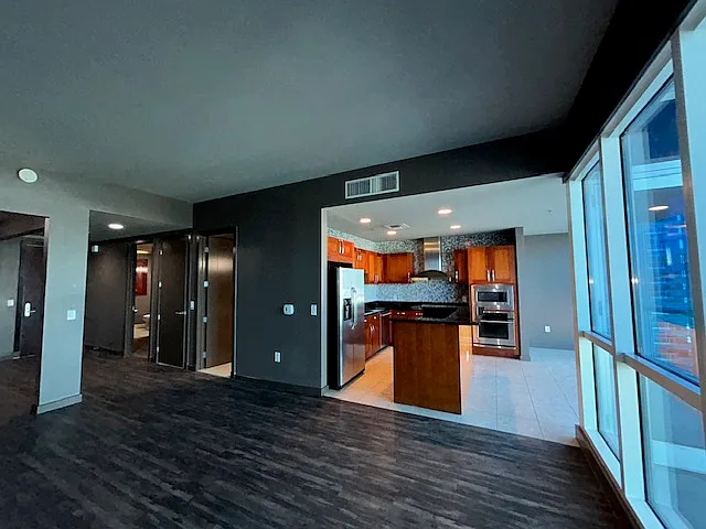 4525 Dean Martin Dr — Photo 4