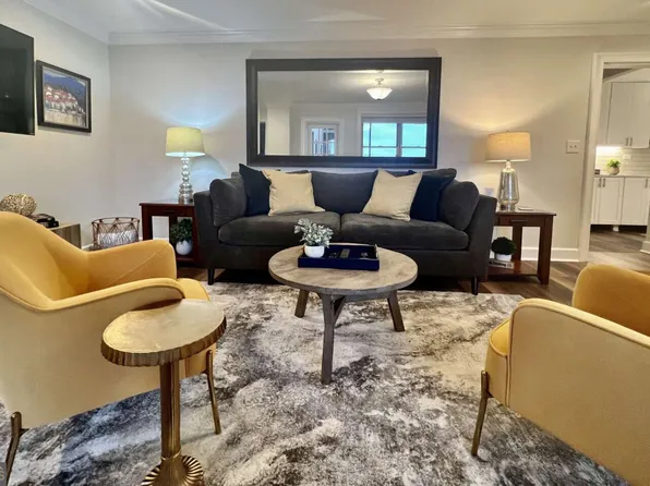 300 W Peachtree St Unit 21G, Atlanta, GA 30308