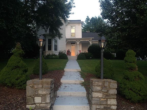 2nd image of 2440 Sunrise Ave