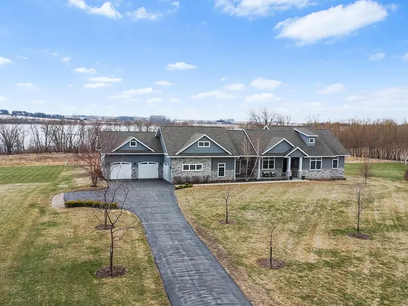 8 Cedar Ridge Ct, Ventura, IA 50482