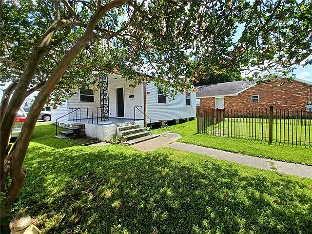 3525 W Metairie Ave N — Photo 8