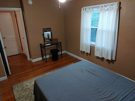 5th image of 120 Bonsall Ave