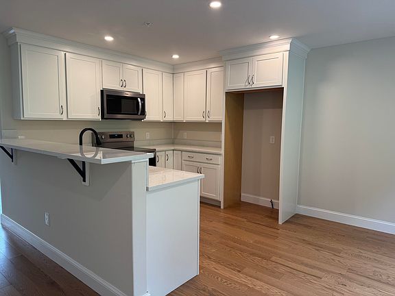 2nd image of 85 Kearsarge Lane