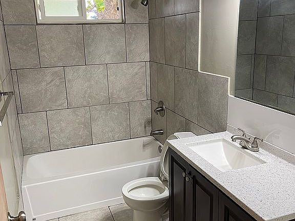 4th image of 667 Canary Ave