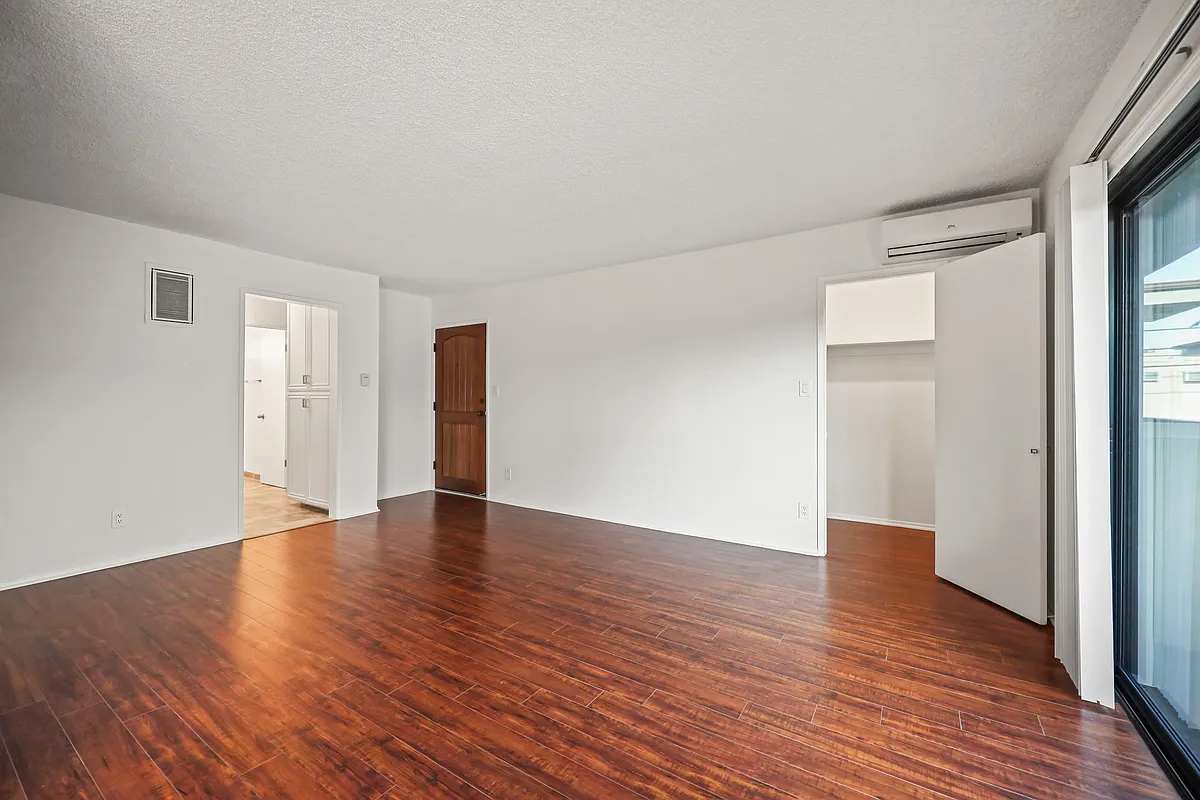 Building Photo - 1308 Amherst Ave #7