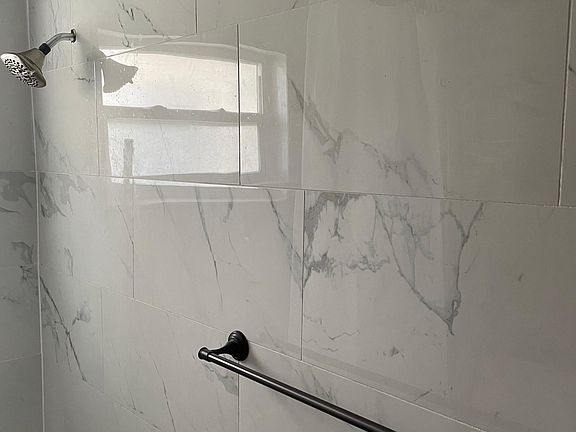4th image of 5216 Victoria Ln