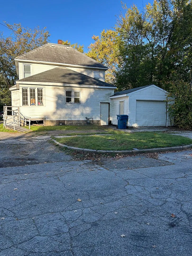 1219 N 5th — Photo 1
