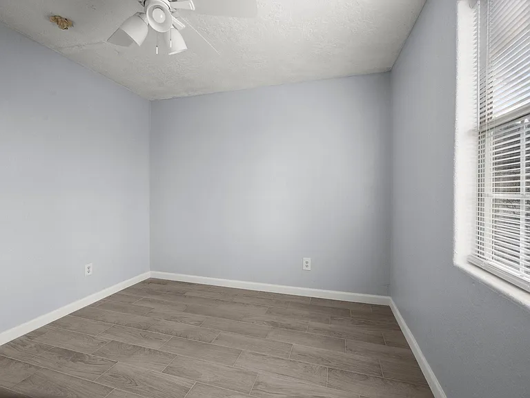 5607 Barton St — Photo 11