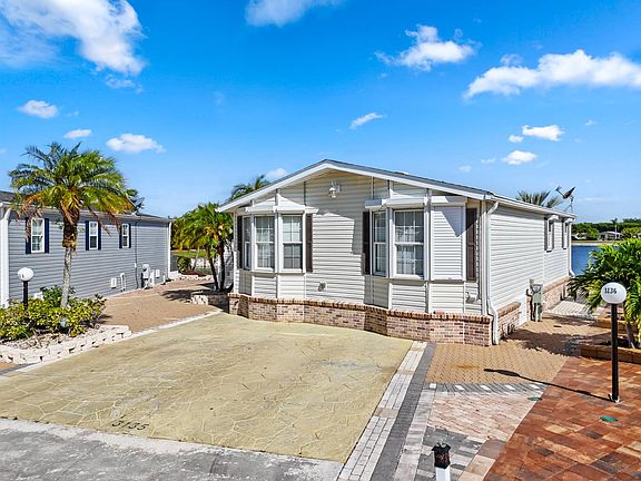 4th image of 3135 Crystal Lake Dr #3135
