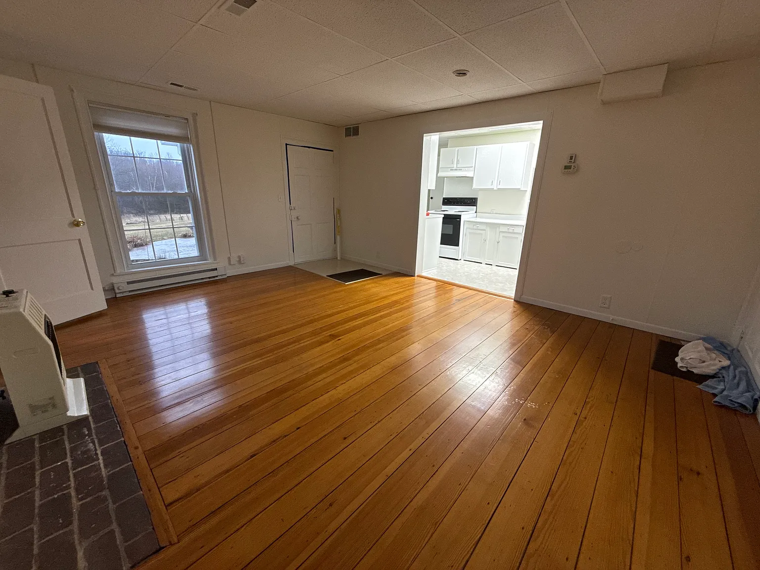 1 bed, 1.5 bath, 1000 sqft, $1,200 — Photo 2