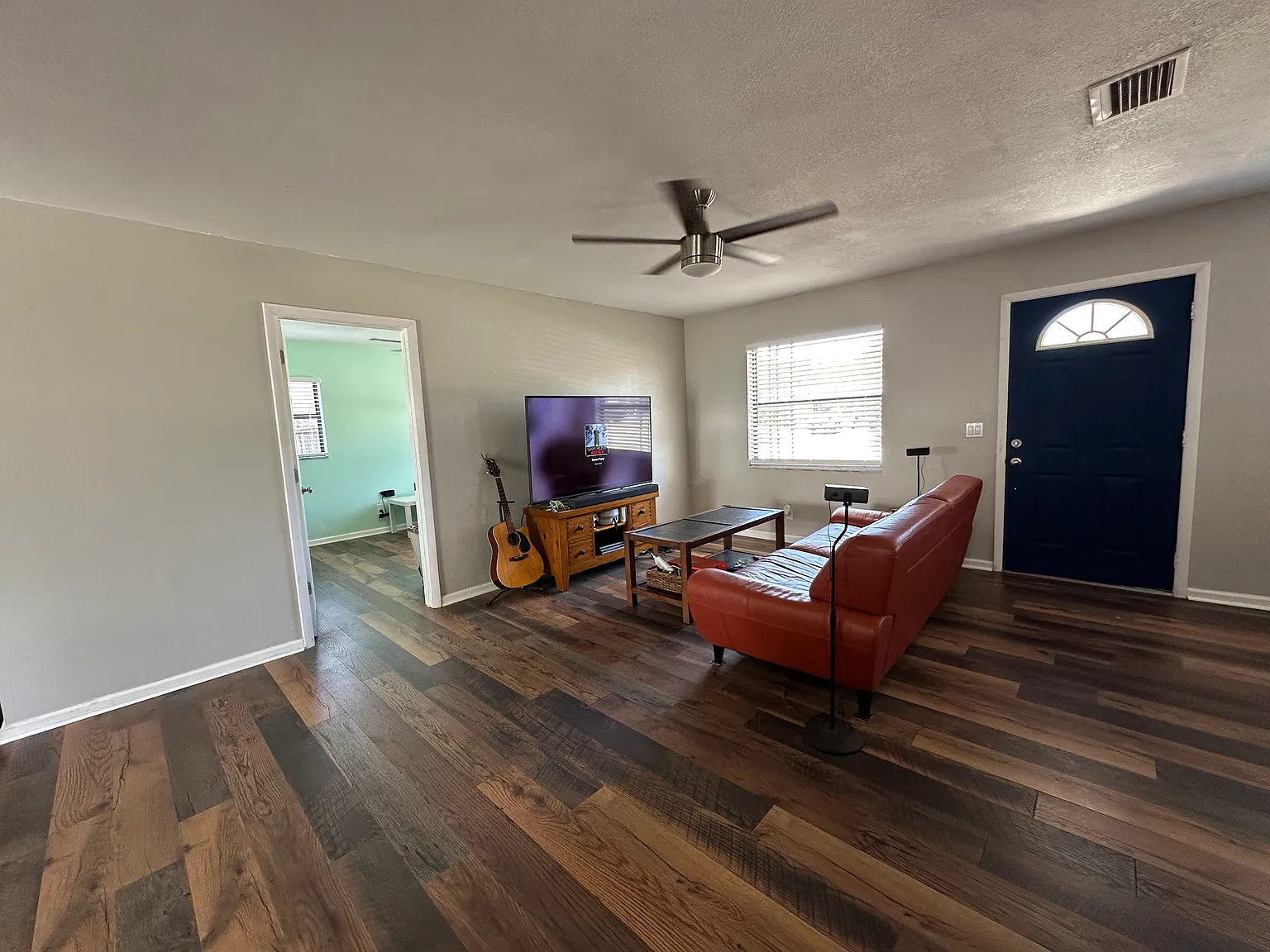 3 bed, 1146 sqft, $2,400 — Photo 1