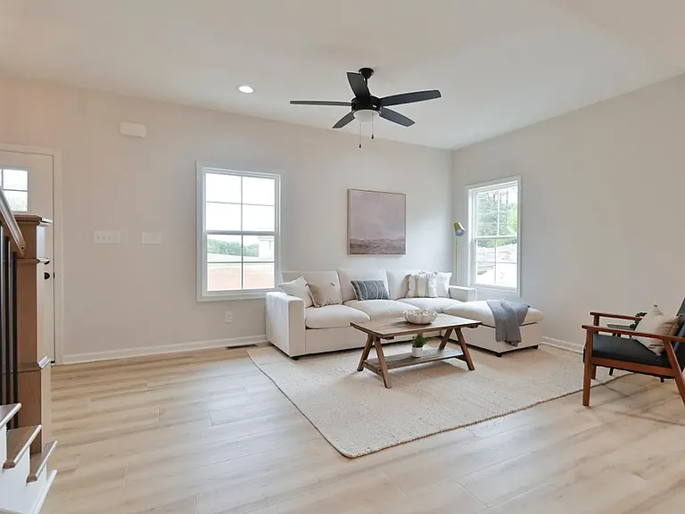 1833 Crockett Rd — Photo 6