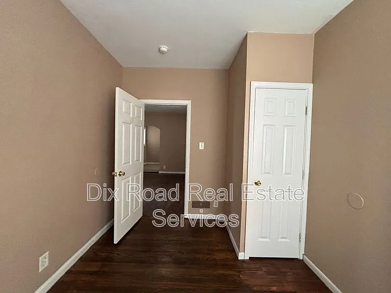 405 Moore St — Photo 11