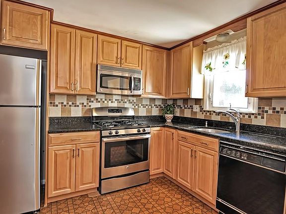 5th image of 115 Kotlik St