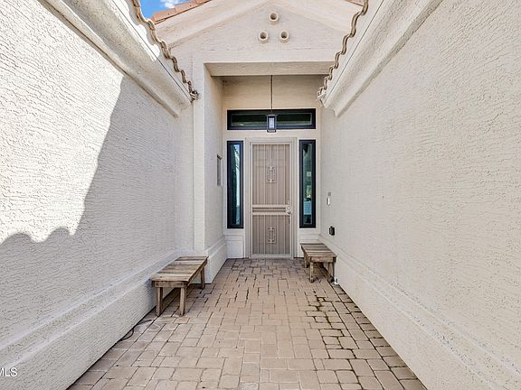 5th image of 2047 E VICTOR Road