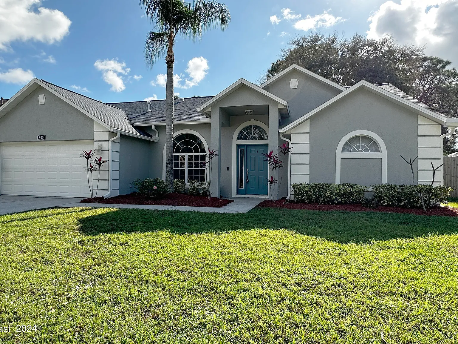 3 bed, 2.0 bath, 1834 sqft, $2,600 — Photo 1