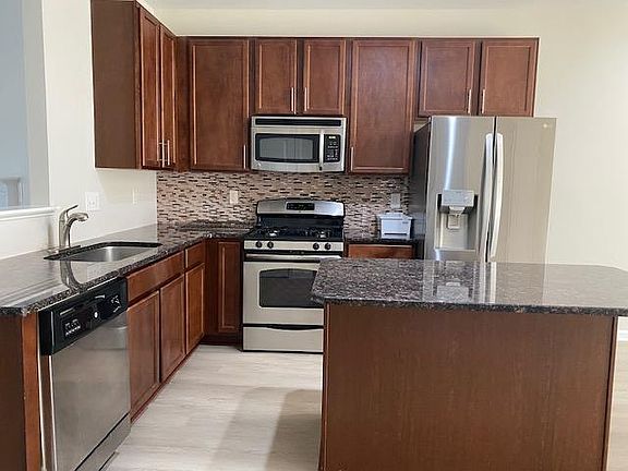 5th image of 796 Jacobsen Cir