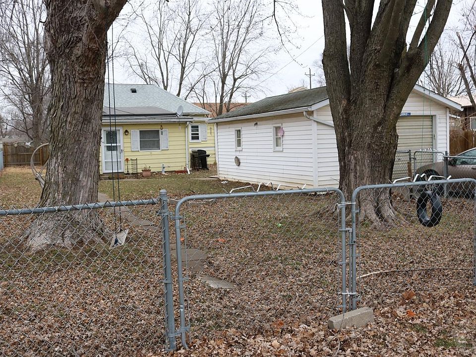 2nd image of 204 Cedar St