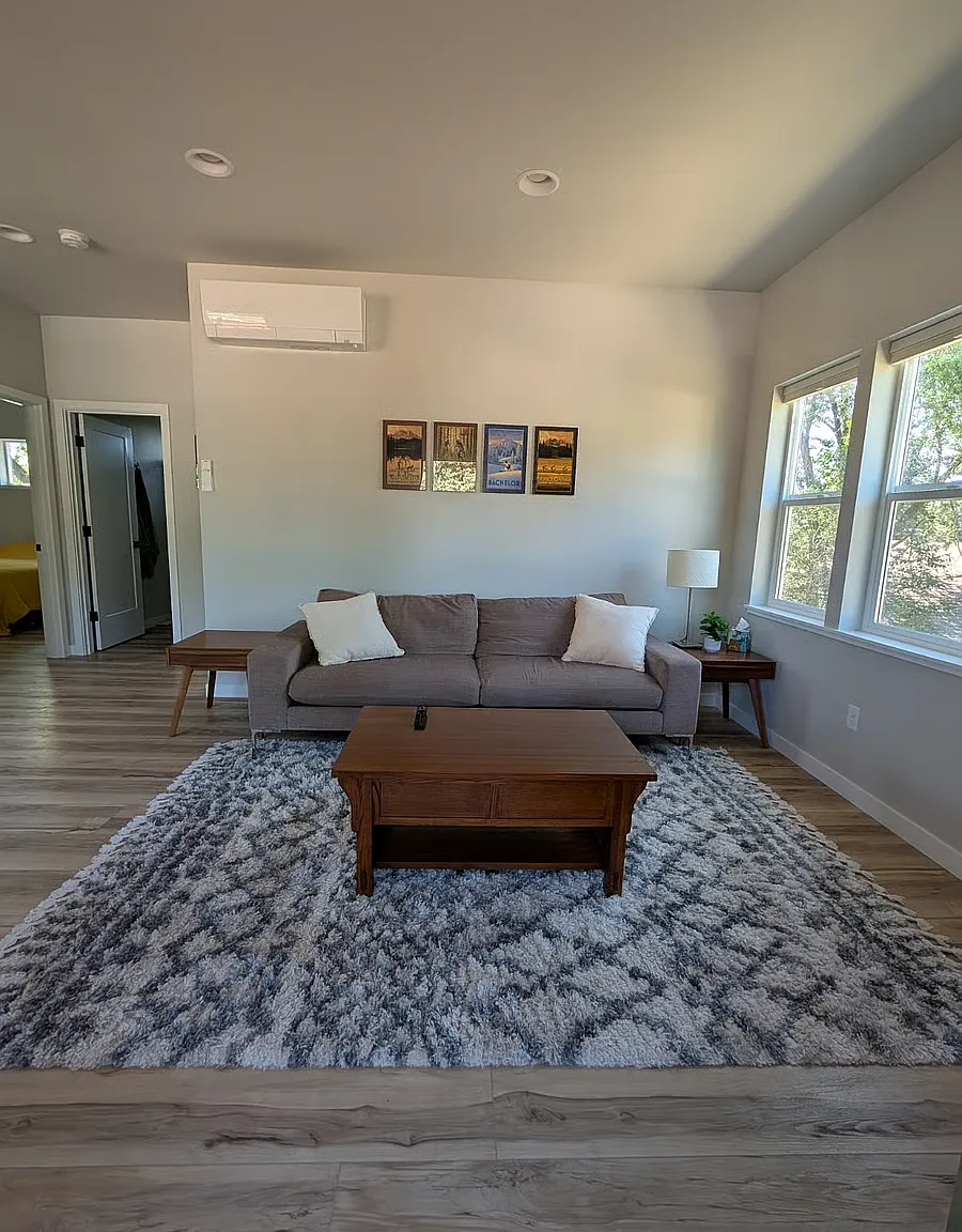 425 NE Greeley Ave — Photo 3