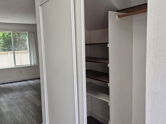 4th image of 251 NE Village Squire Ave Unit 5