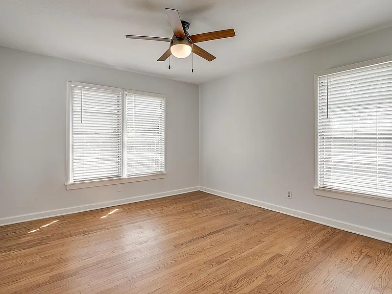 3557 Suffolk Dr — Photo 16
