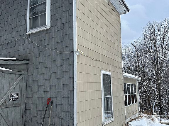 5th image of 105 Maple Street