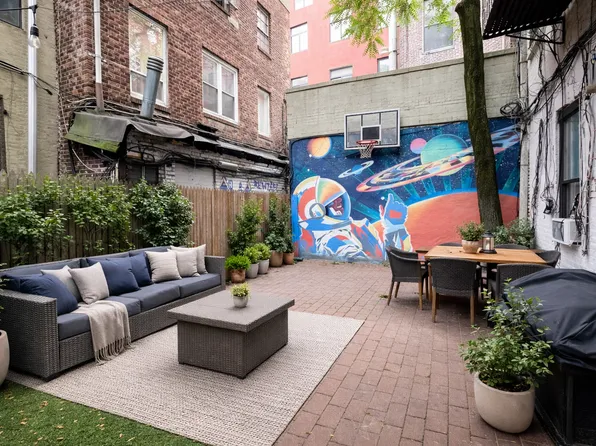 260 Elizabeth Street image 1 of 5