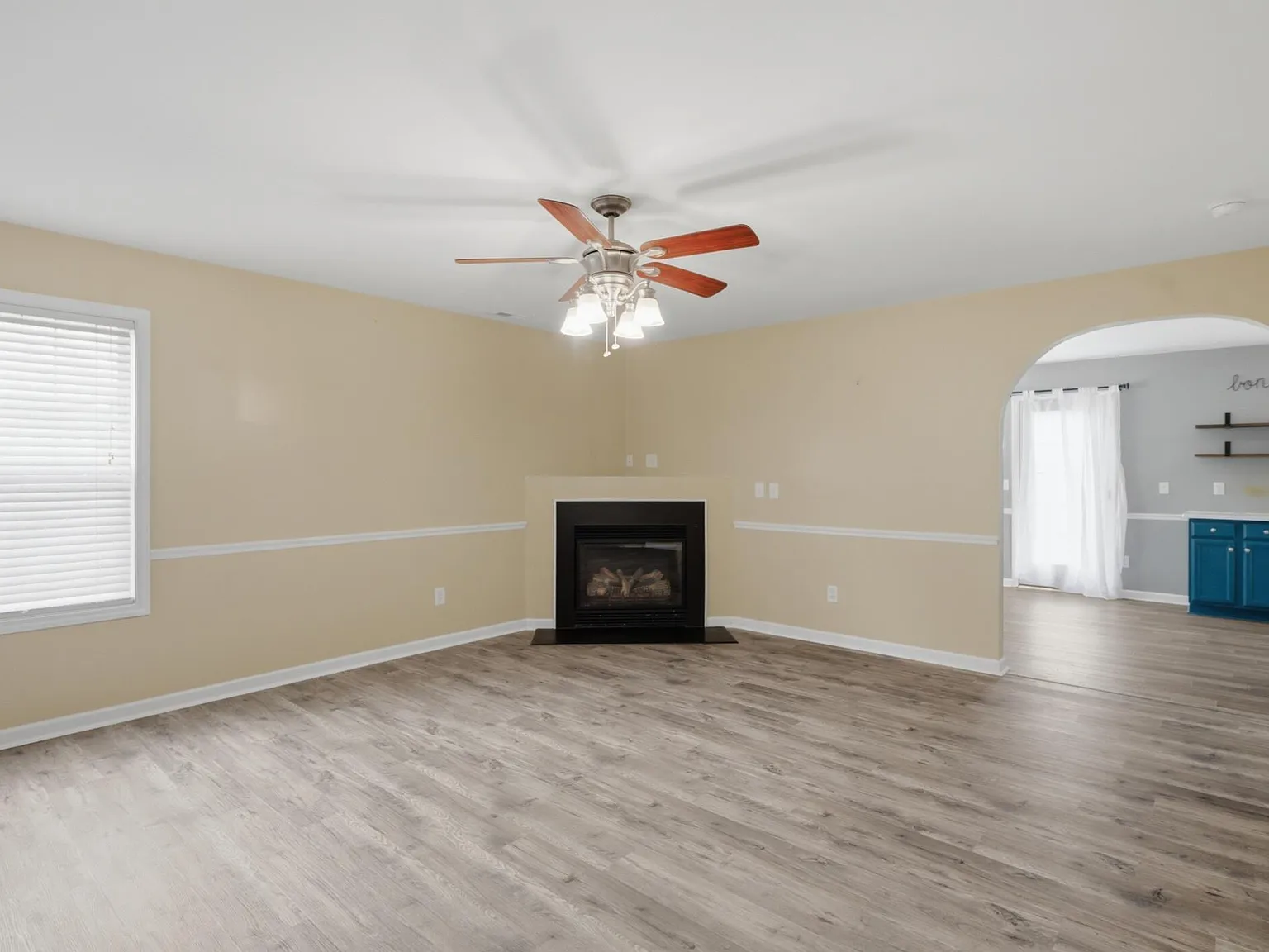 3 bed, 2.5 bath, 1715 sqft, $1,880 — Photo 2