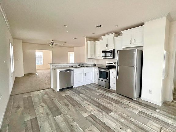 5th image of 14627 Firestone St #393