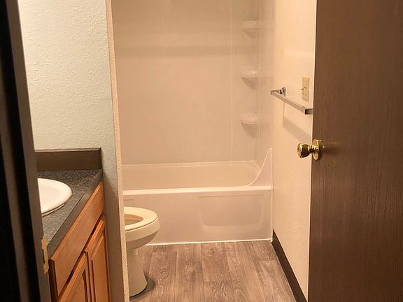 2nd image of 404 27th St SE APT 10