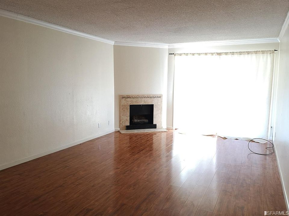 1st image of 391 Mandarin Dr APT 105