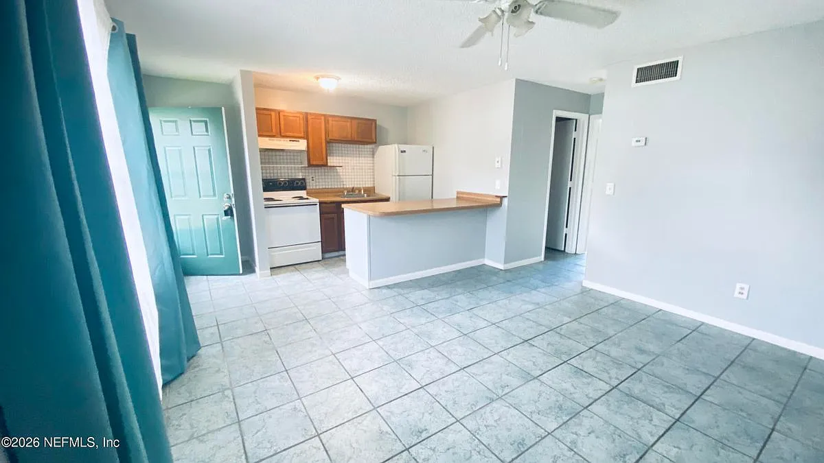 1 bed, 1.0 bath, 666 sqft, $1,200 — Photo 3