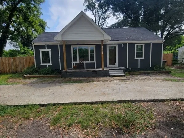 301 S Kenleigh Dr, Fayetteville, NC 28304