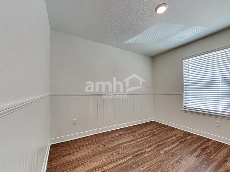 215 Onate Cir — Photo 16