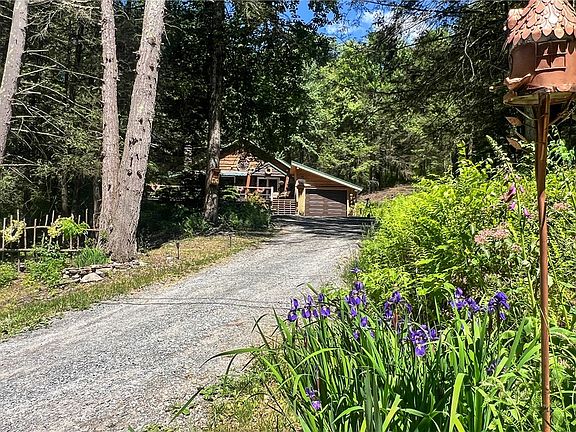 3rd image of 747 Crystal Meadows Rd