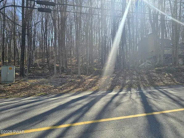 183 Lakeview Dr W, Lake Ariel, PA 18436