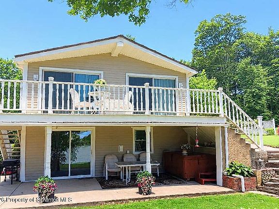 2nd image of 583 Lakeview Dr