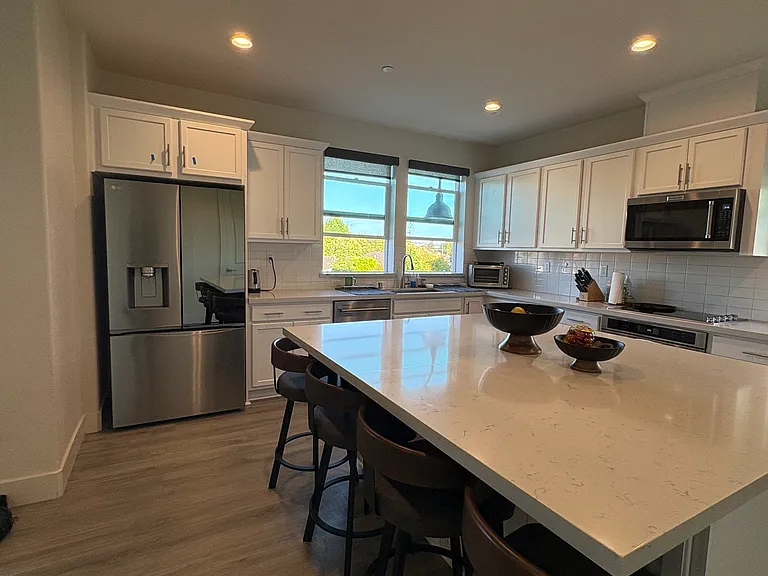 880 Tex Ct — Photo 2